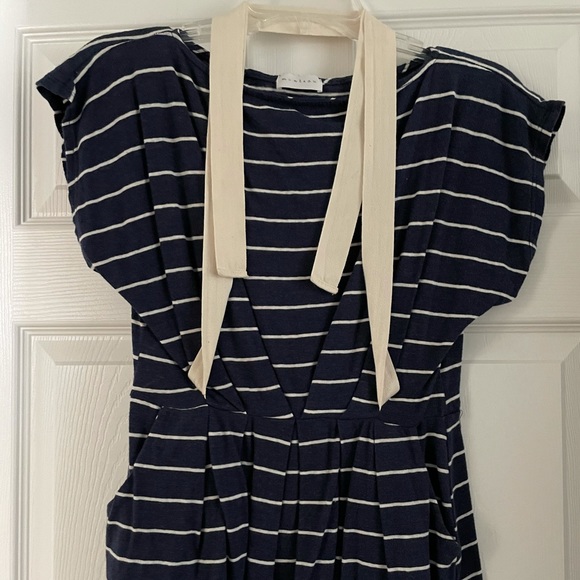 Navy & cream color top. Great with shorts! - Picture 3 of 6